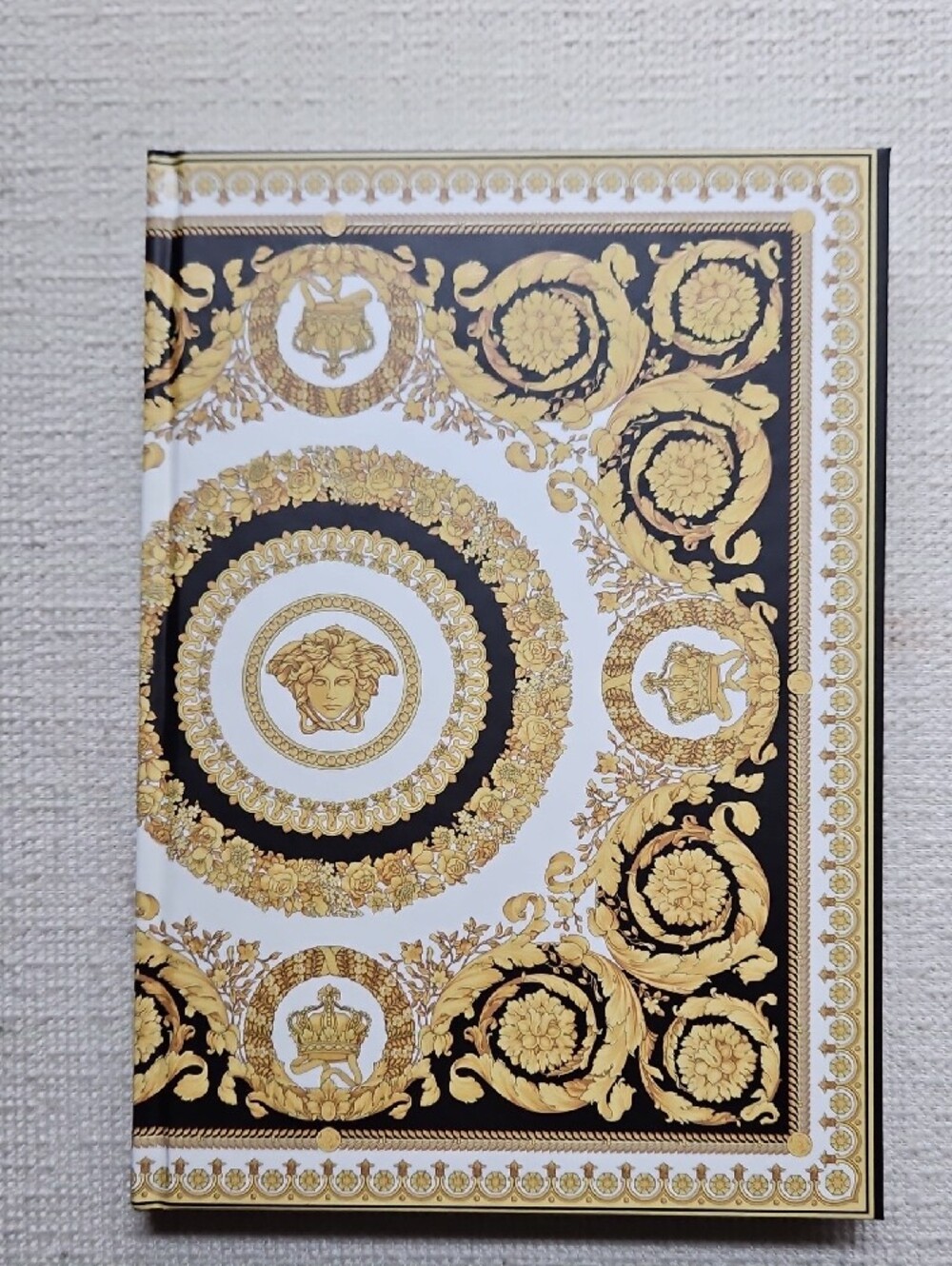 Versace Journal - Picture 12 of 13